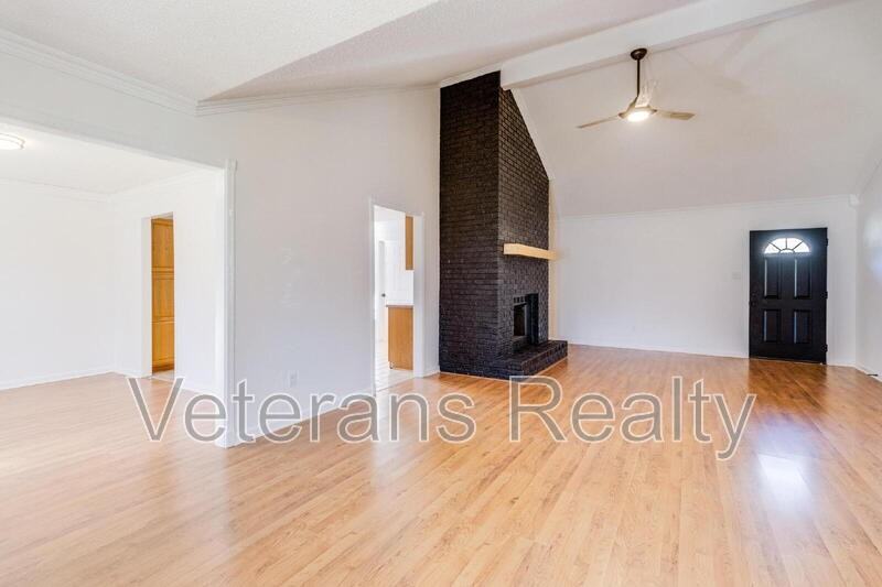 1210 Spring Dr - Photo 6 of 23