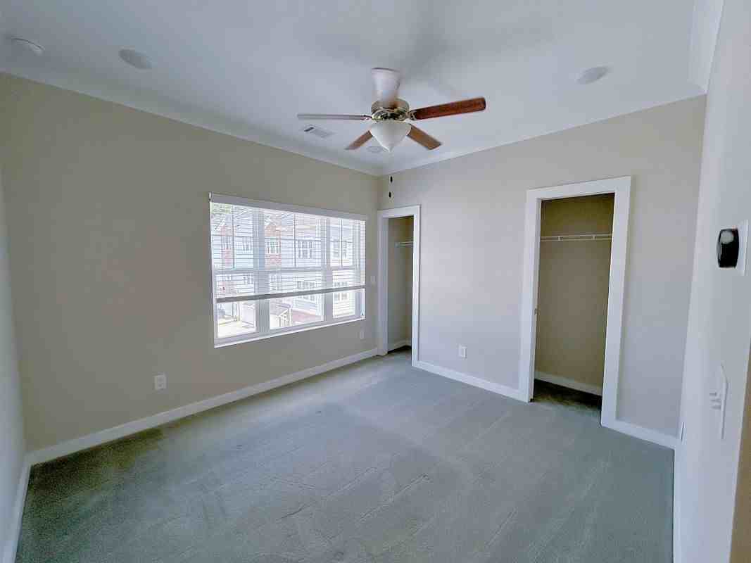 2031 Ocean Dr Nw - Photo 3 of 14