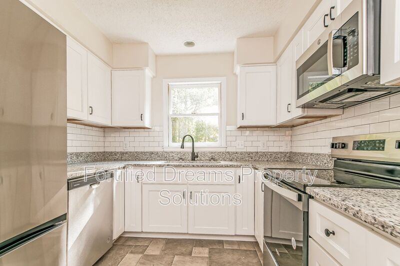 814 N Greenbriar St - Photo 2 of 17