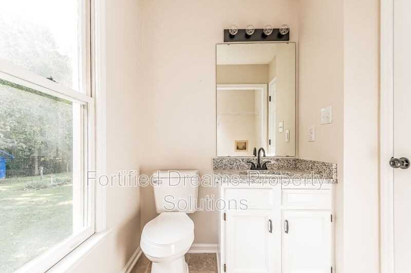 814 N Greenbriar St - Photo 5 of 17