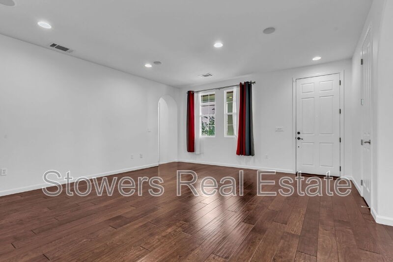 4685 Malayan St - Photo 5 of 26