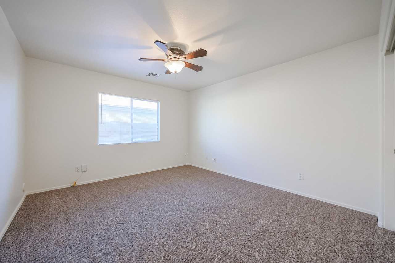 17747 W Ventura St - Photo 4 of 29