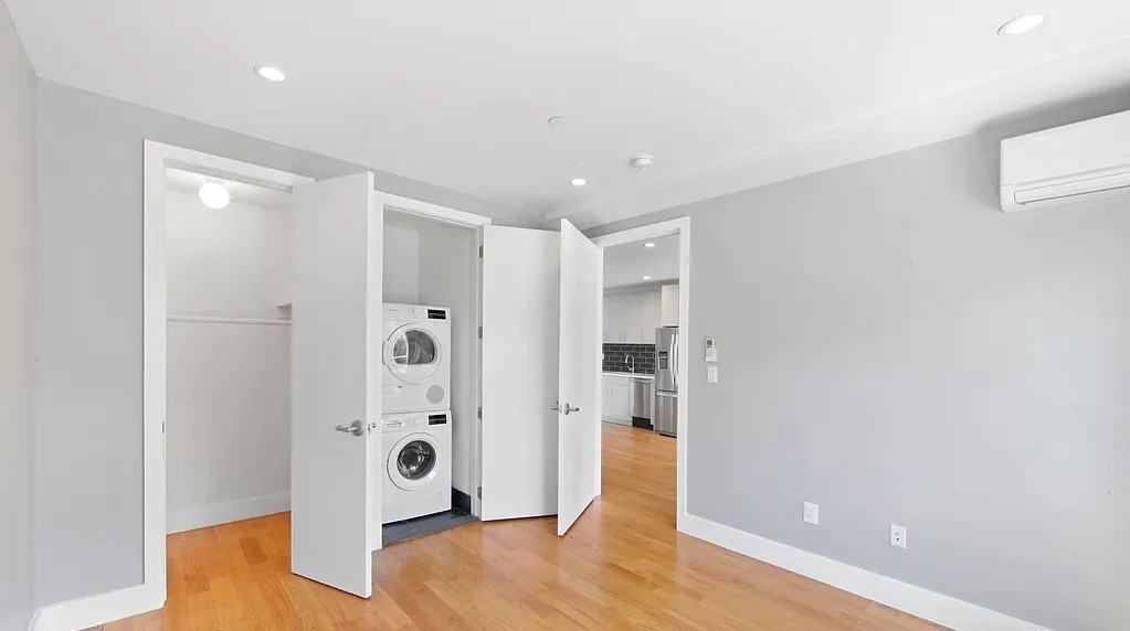 63-34 Fresh Pond Rd #2G - Photo 6 of 8