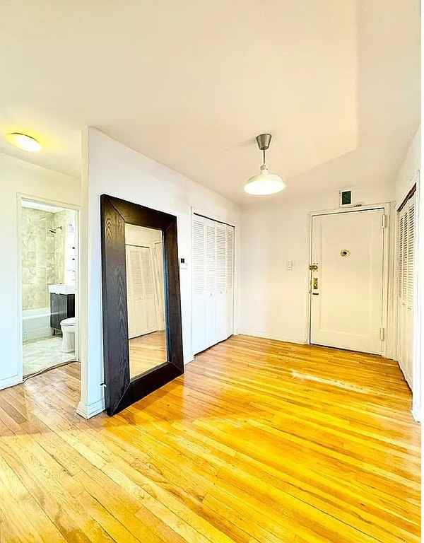 8337 Saint James Ave #5L - Photo 6 of 8