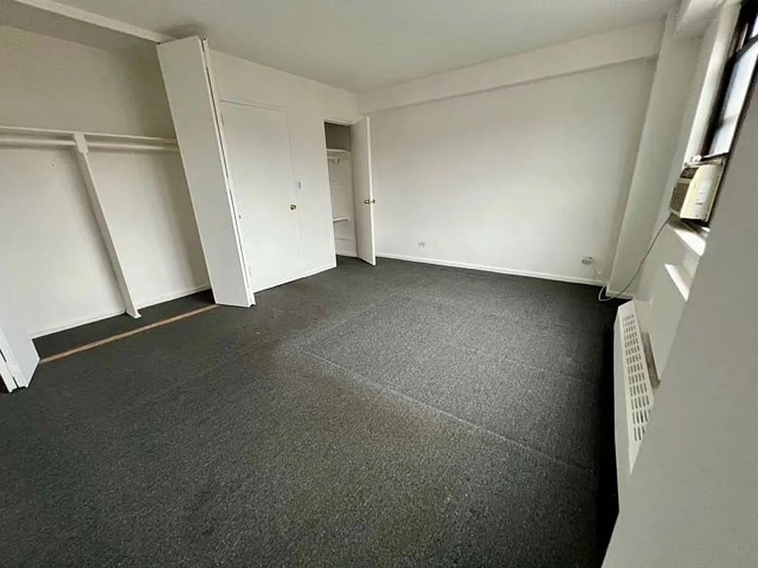 8360 118th St #8E - Photo 2 of 10