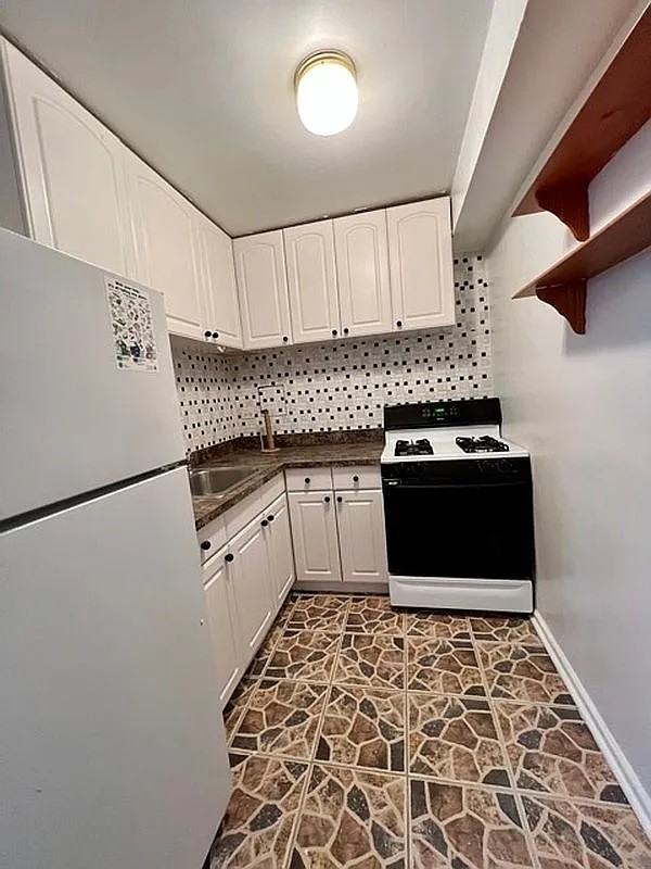 8360 118th St #8E - Photo 6 of 10