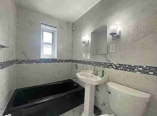 11118 66th Ave #1C - Photo 7 of 8