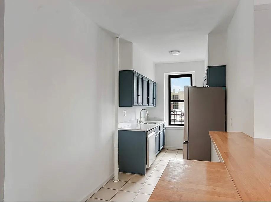 3716 83rd St #4E - Photo 2 of 9