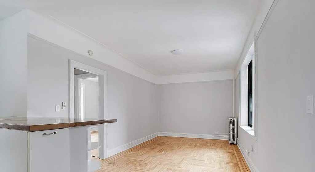 3716 83rd St #4E - Photo 5 of 9