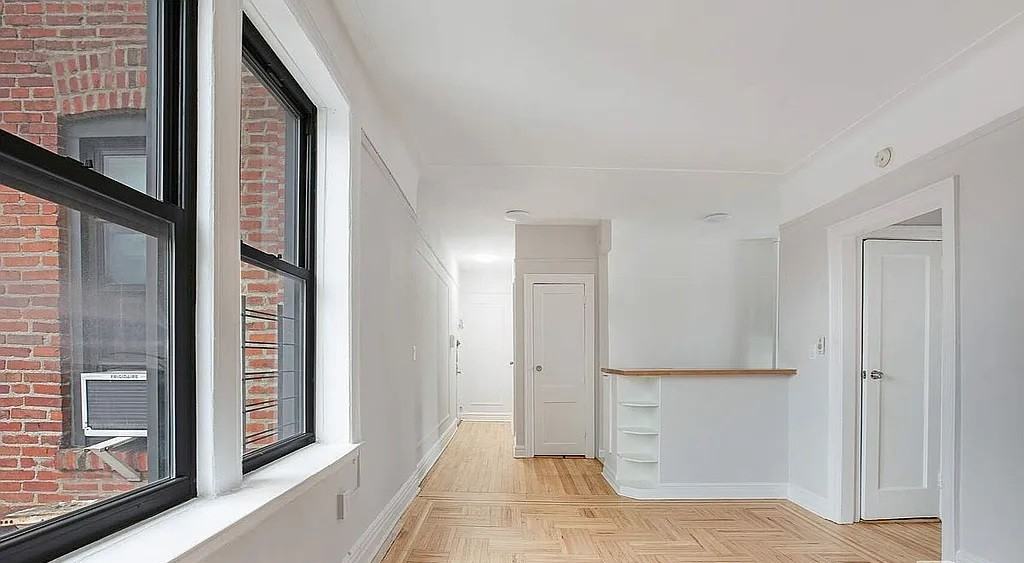 3716 83rd St #4E - Photo 6 of 9