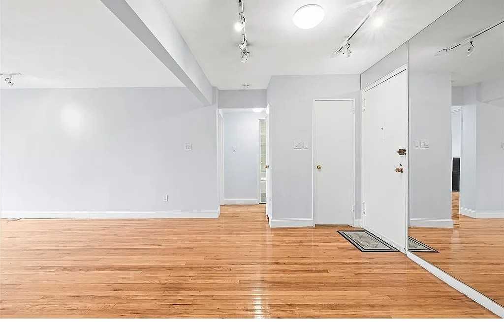 4230 Douglaston Pkwy #7H - Photo 6 of 12