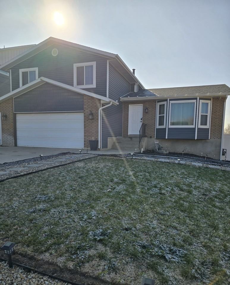 350 Odell Ln - Photo 2 of 17