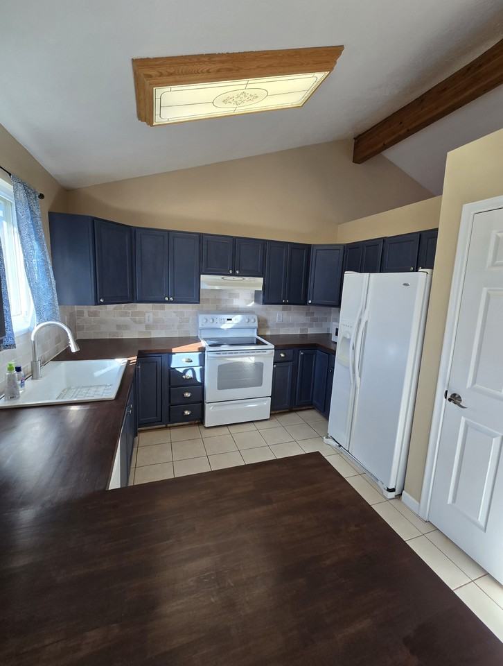 350 Odell Ln - Photo 3 of 17