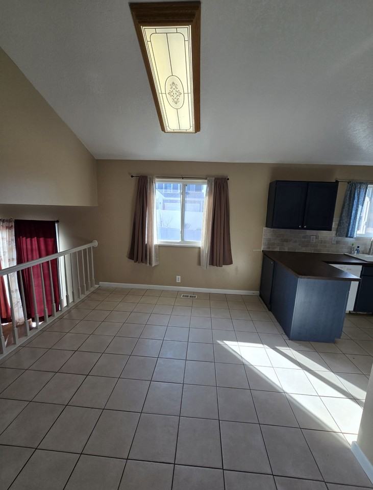 350 Odell Ln - Photo 5 of 17