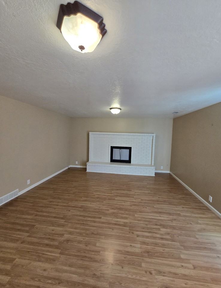 350 Odell Ln - Photo 6 of 17