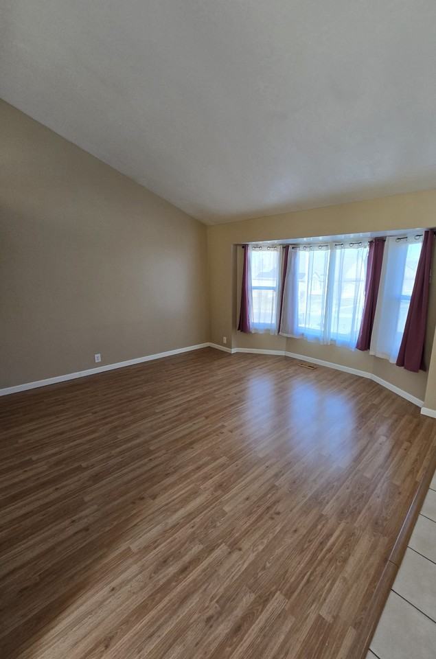 350 Odell Ln - Photo 7 of 17