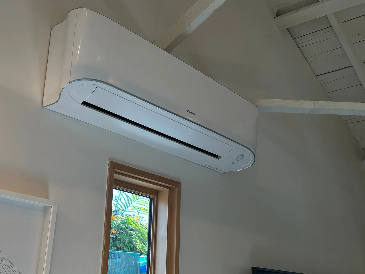 950 Eucalyptus Ave - Photo 3 of 10