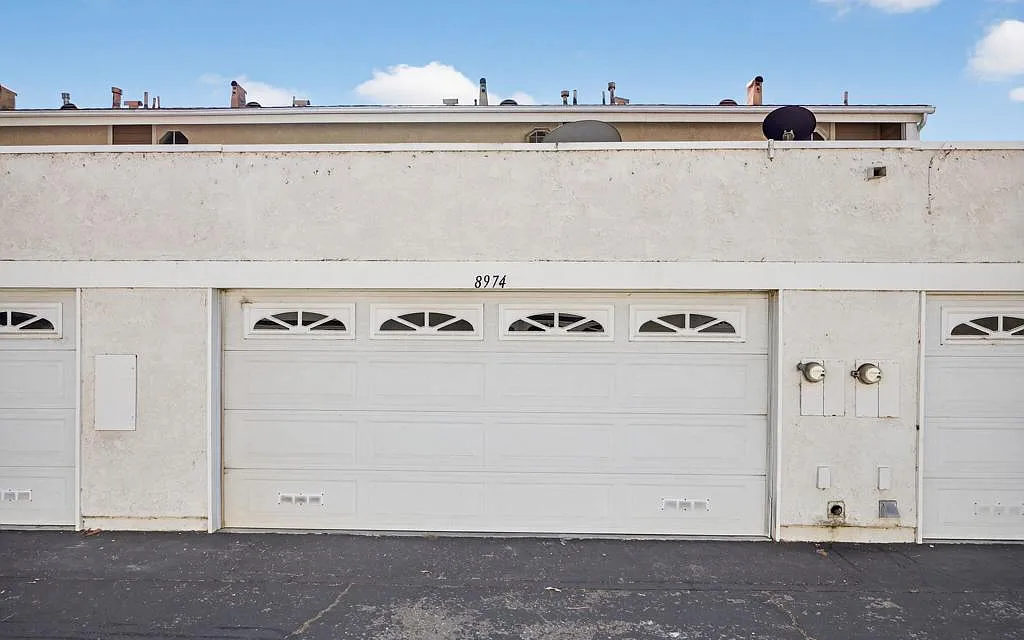 8974 Aberdare St - Photo 2 of 14