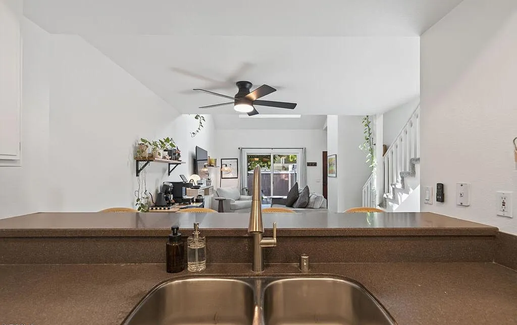 8974 Aberdare St - Photo 4 of 14