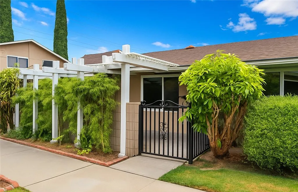 10757 Magnolia Ave #101 - Photo 4 of 10