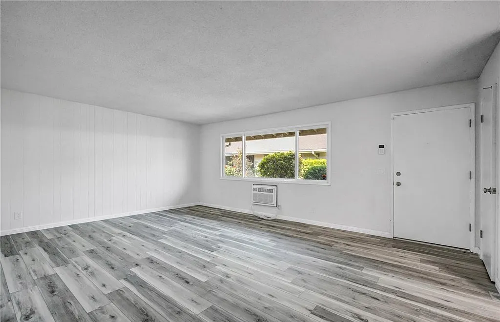 10757 Magnolia Ave #101 - Photo 6 of 10