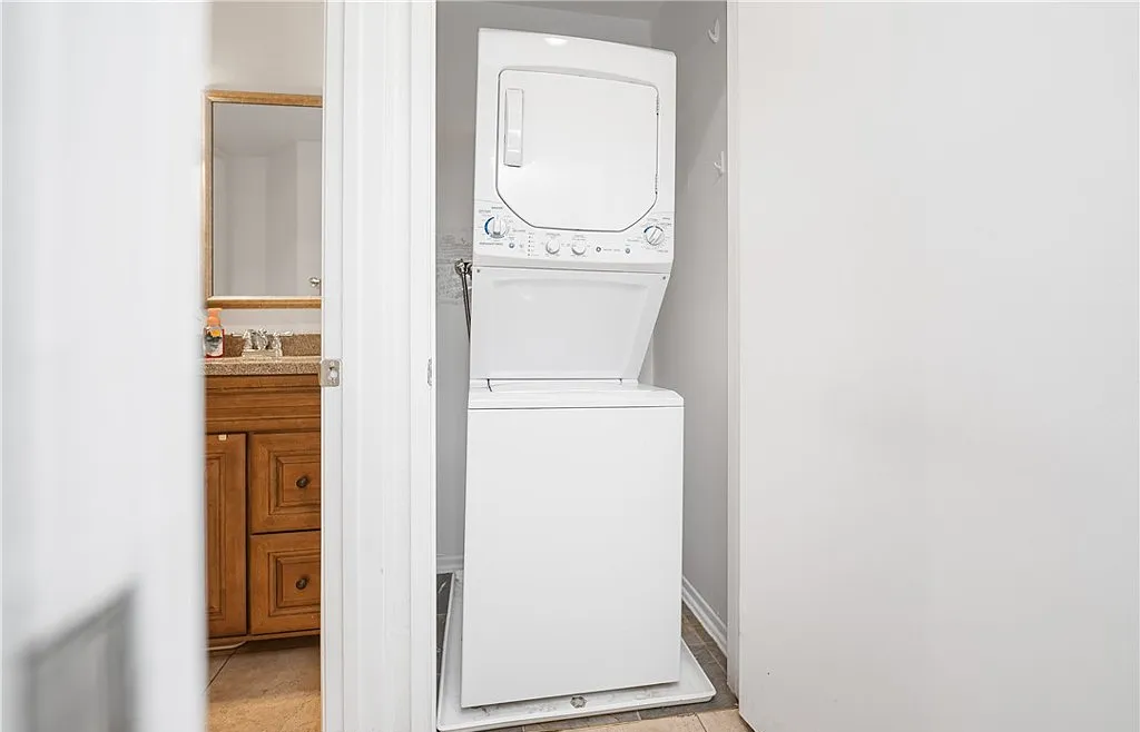 20253 Keswick St #307 - Photo 5 of 10