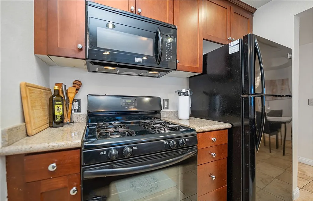 20253 Keswick St #307 - Photo 6 of 10