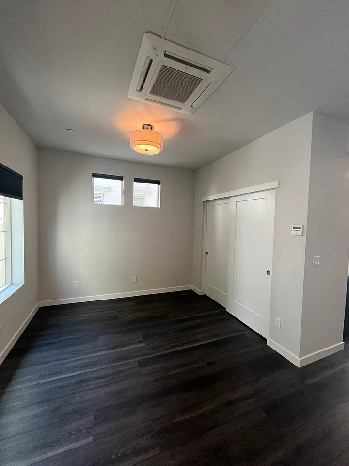 425 Lug Ln - Photo 3 of 7