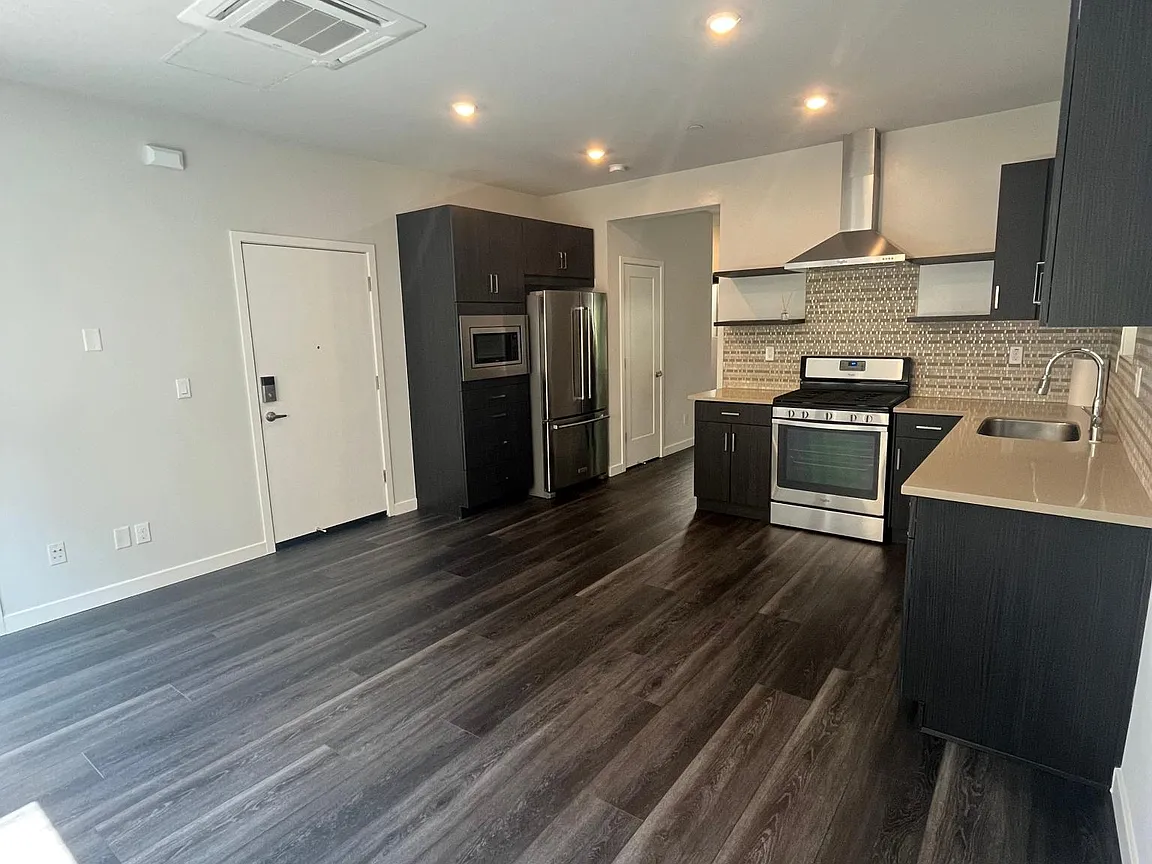 425 Lug Ln - Photo 4 of 7