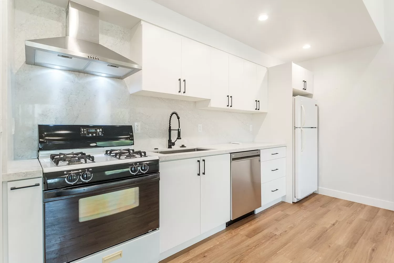 8137 Geyser Ave - Photo 4 of 10