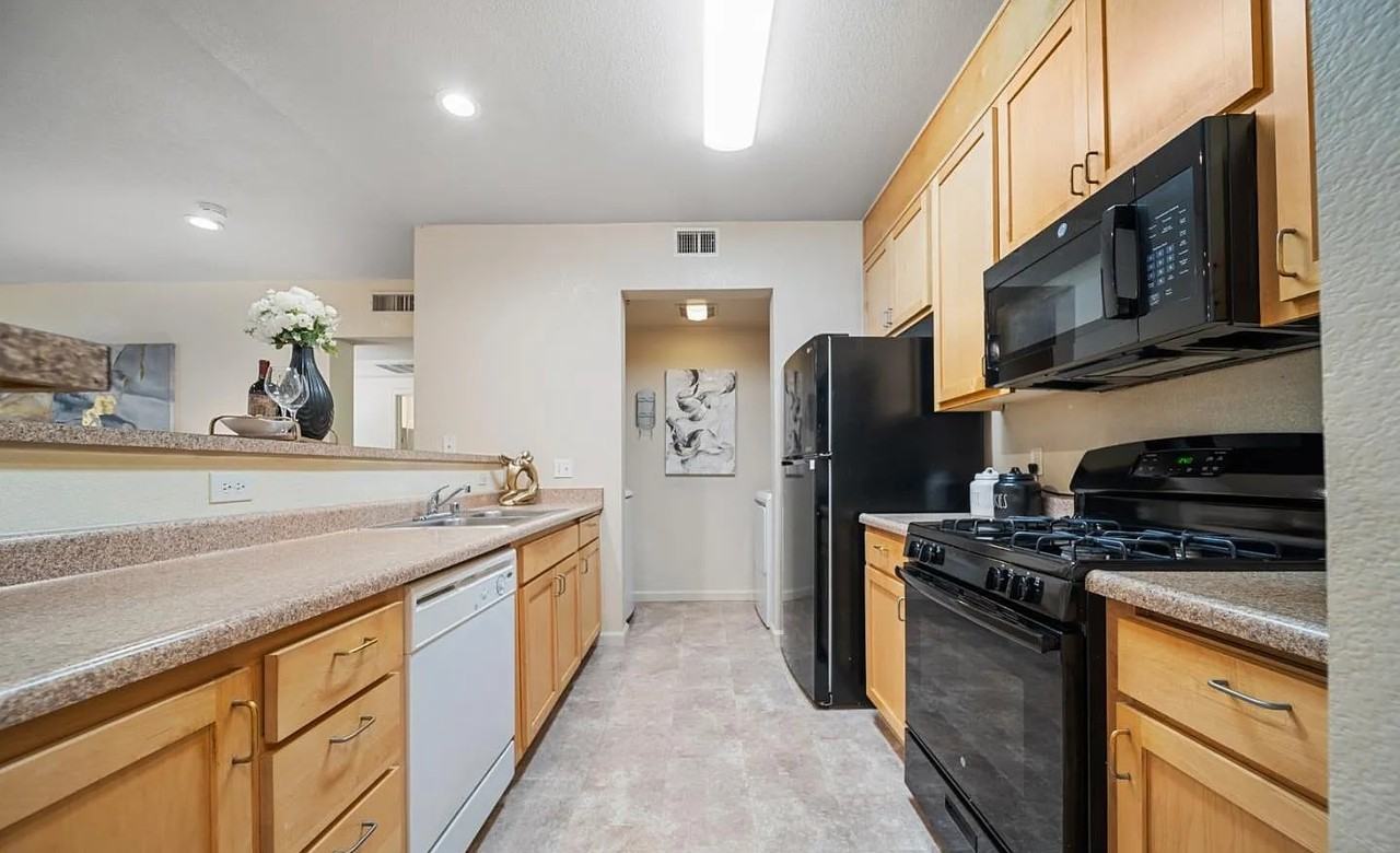 2177 Alum Rock Ave - Photo 3 of 8