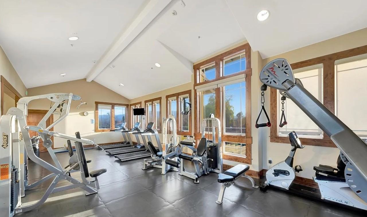 2881 Meridian Ave - Photo 2 of 11