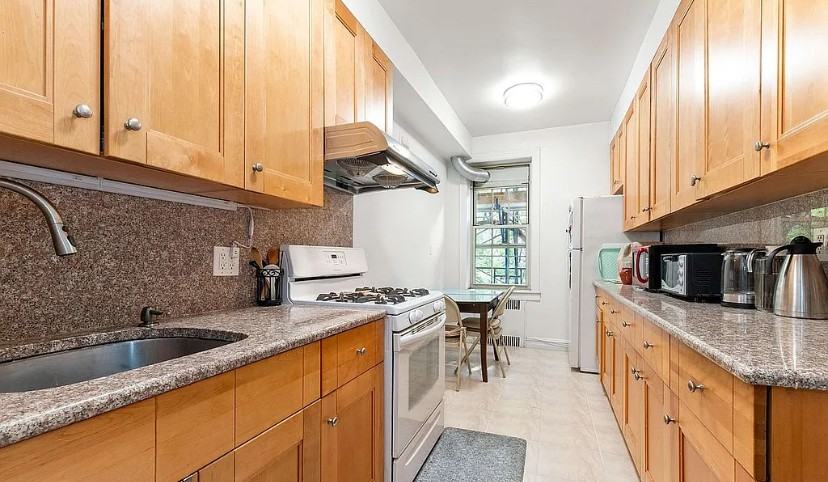 7915 35Th Ave - Photo 5 of 7