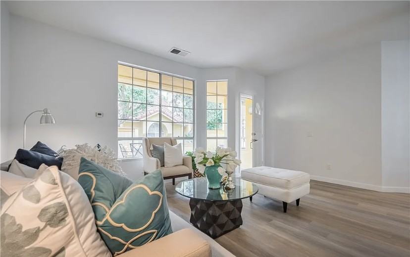 44 Alicante Aisle - Photo 2 of 12