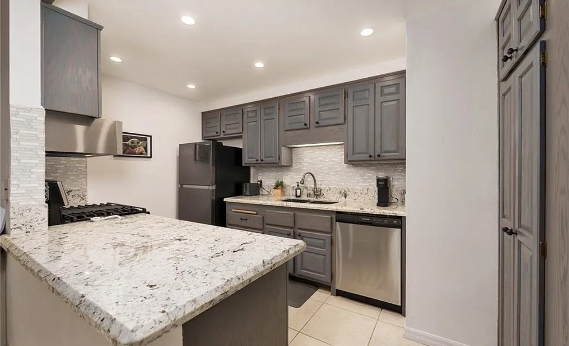 6600 Warner Ave - Photo 2 of 11