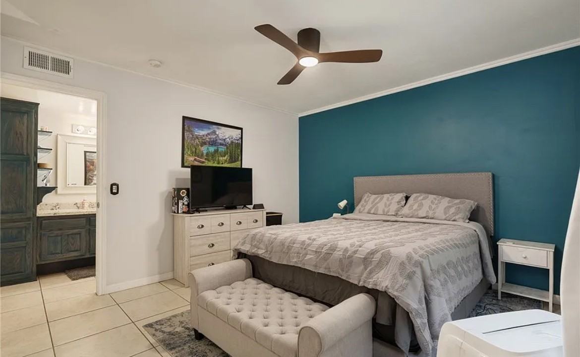 6600 Warner Ave - Photo 6 of 11