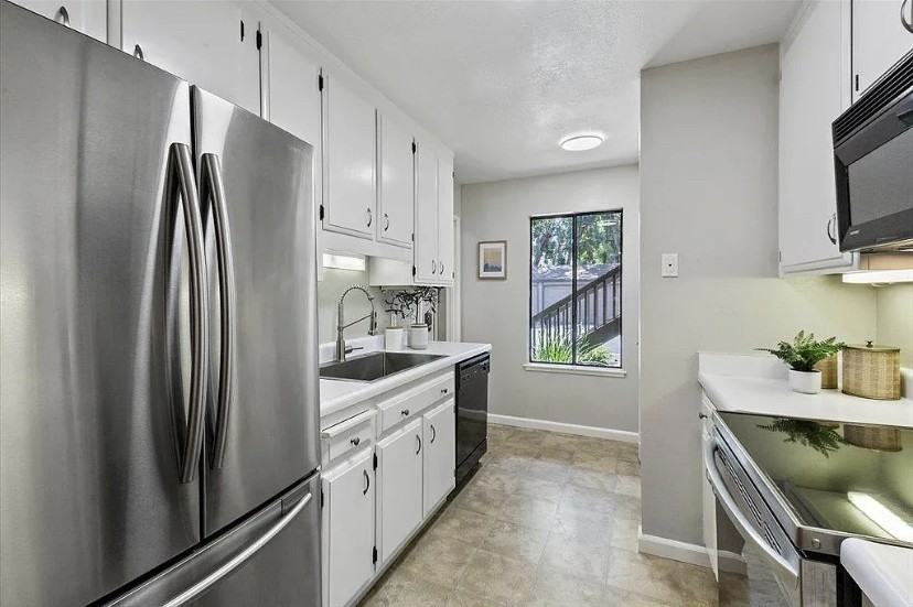 765 N Rengstorff Ave - Photo 4 of 13