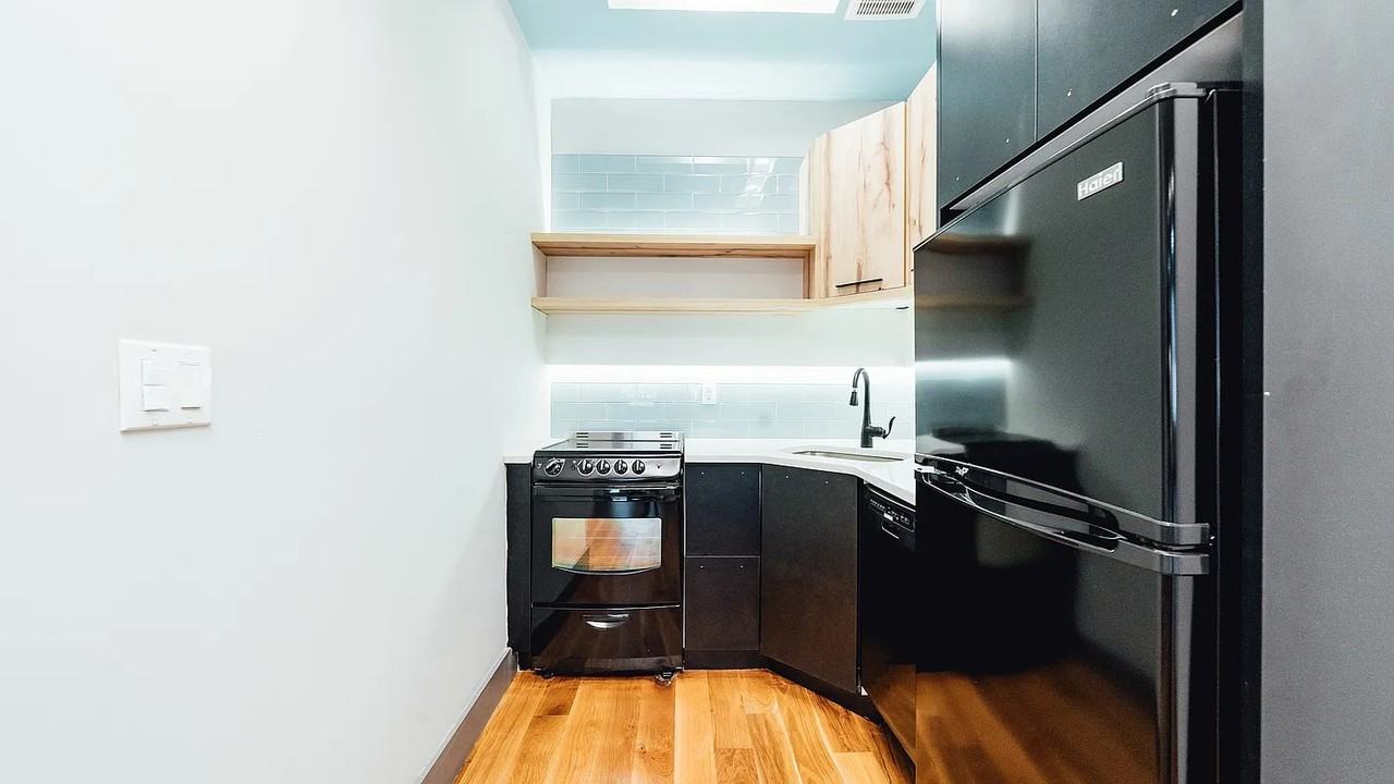 216 E 83Rd St - Photo 6 of 9