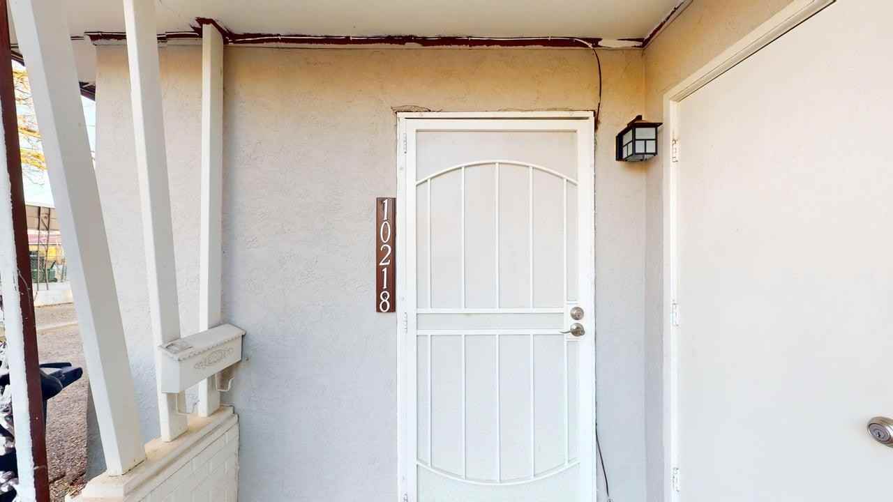 10216 Candelaria Rd Ne - Photo 3 of 39