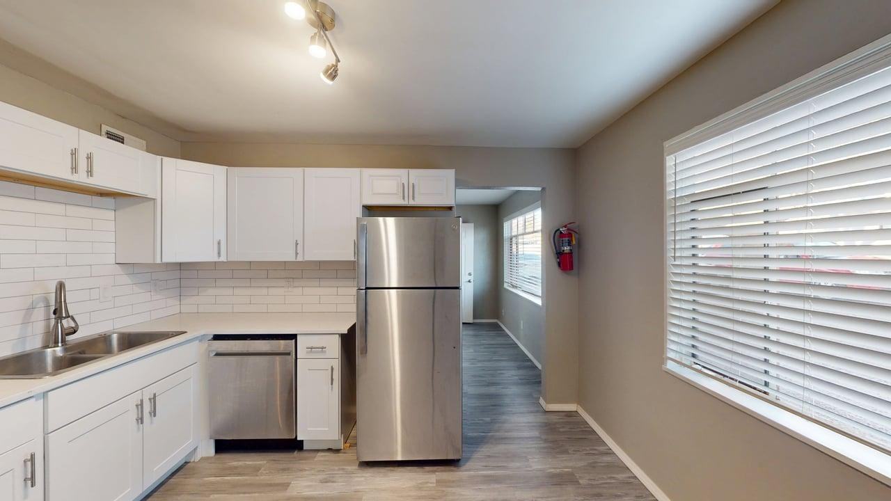 10216 Candelaria Rd Ne - Photo 5 of 39