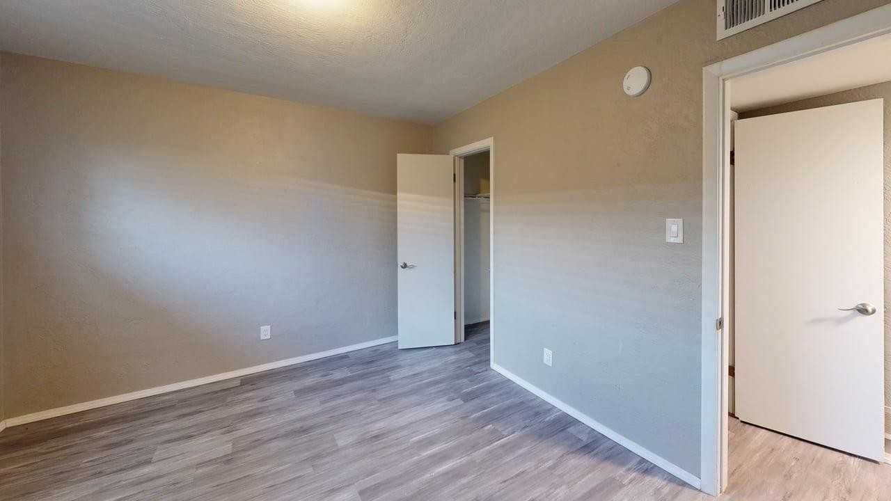 10216 Candelaria Rd Ne - Photo 7 of 39