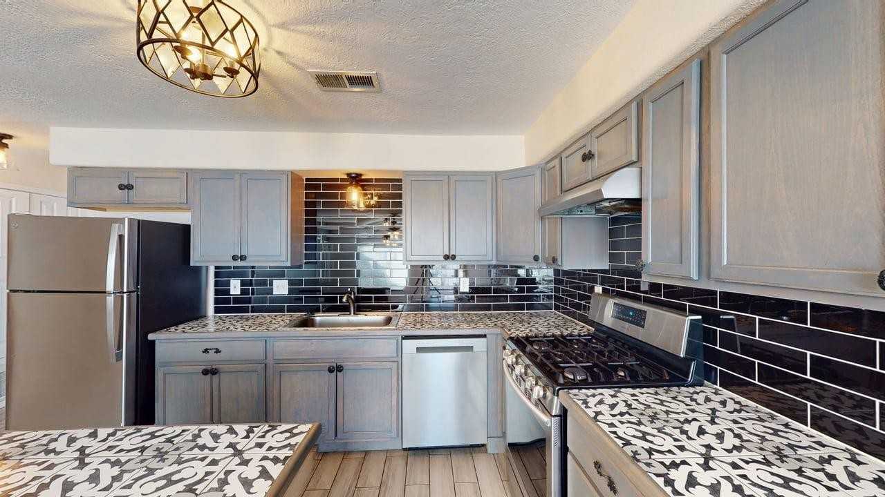 5800 Central Ave Sw - Photo 4 of 35