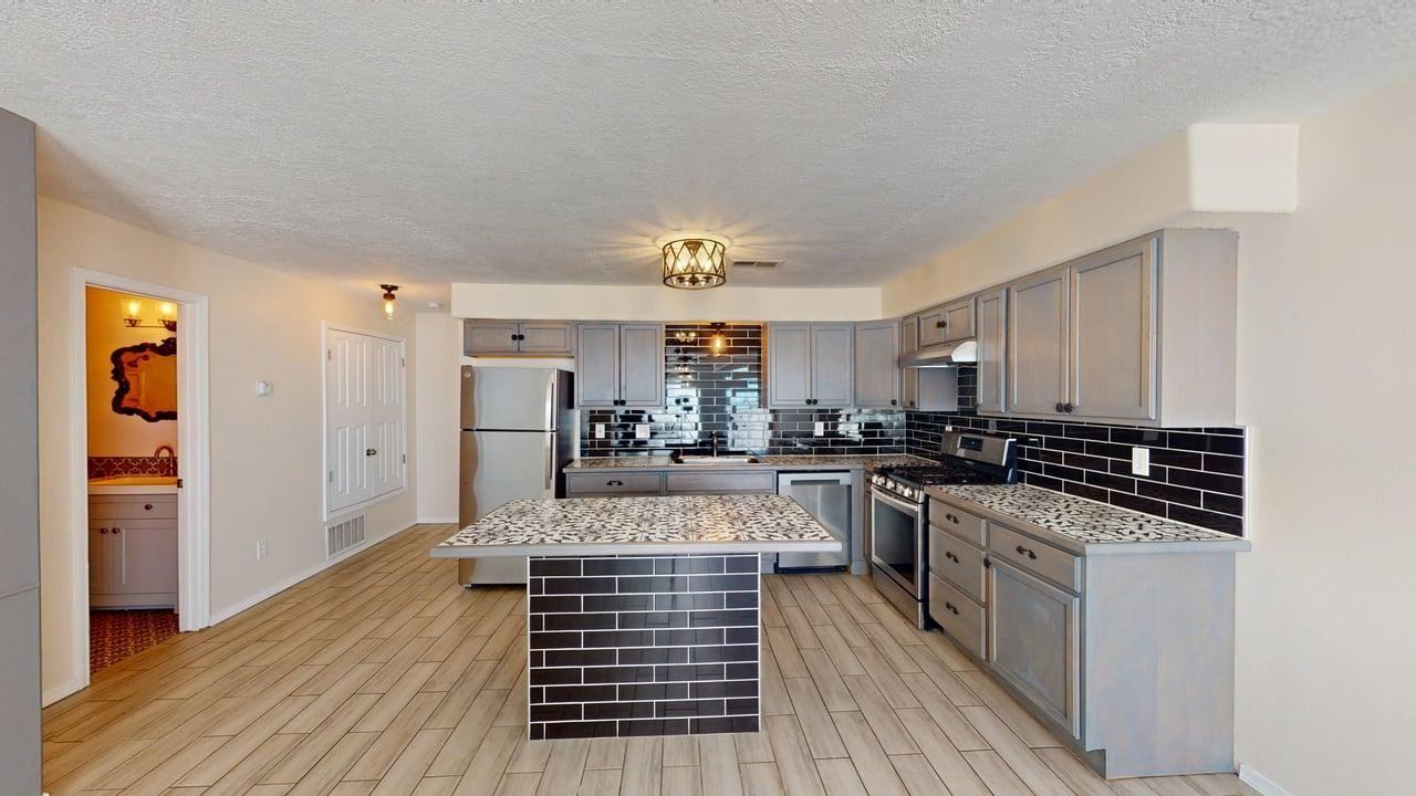 5800 Central Ave Sw - Photo 7 of 35