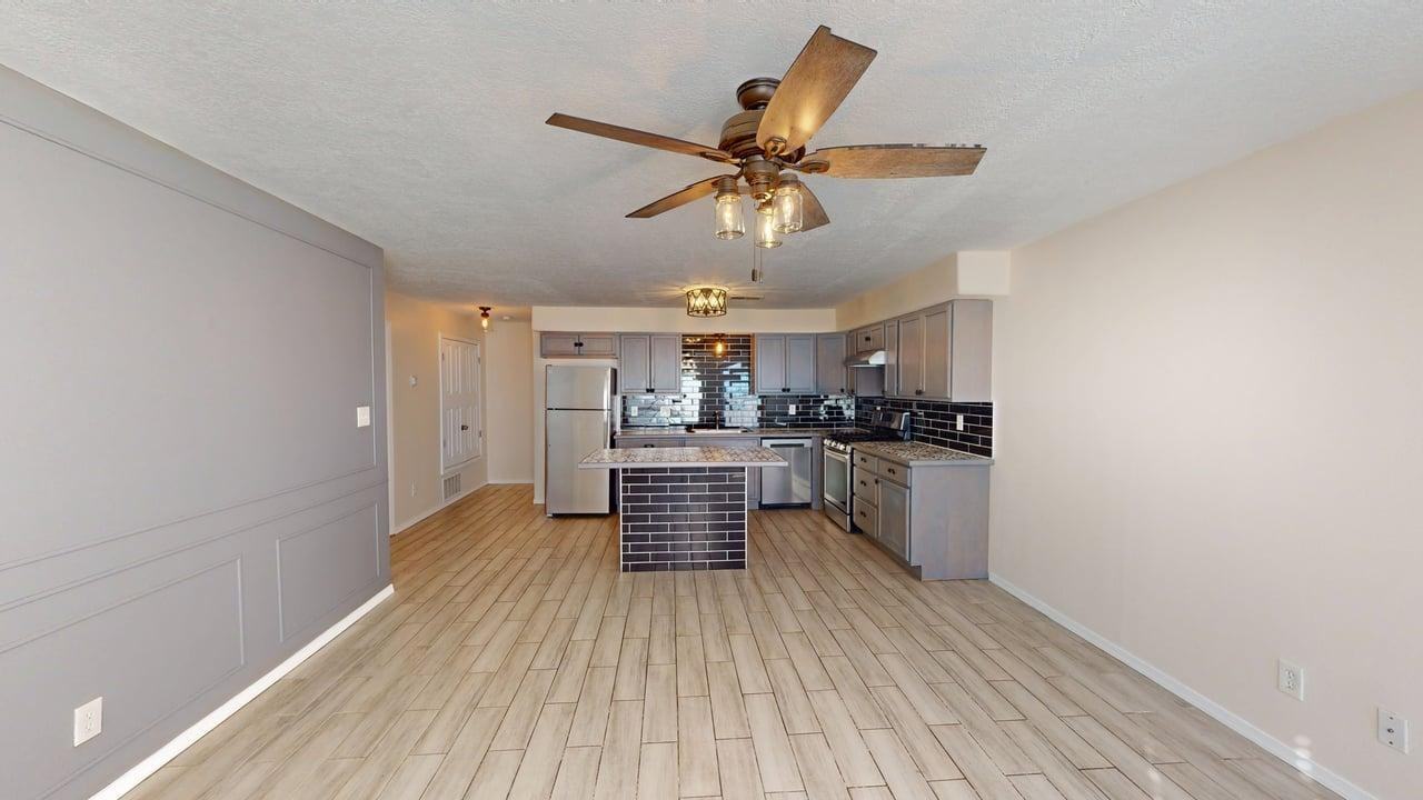 5800 Central Ave Sw - Photo 4 of 32