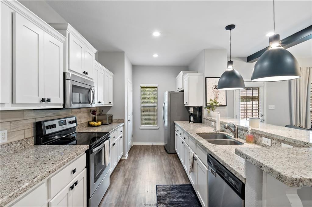 3522 Summerway Dr - Photo 3 of 32