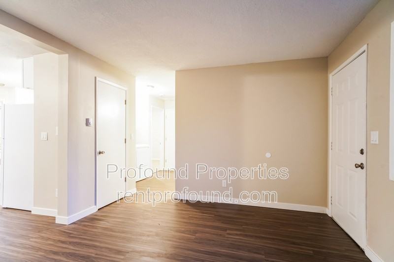 736 Se 13th Ave - Photo 3 of 16