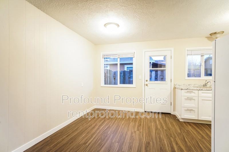 736 Se 13th Ave - Photo 5 of 16