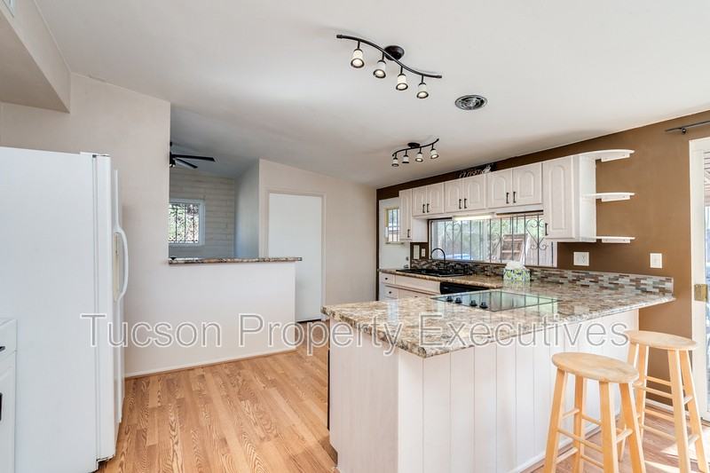 6844 E Kingston Dr - Photo 3 of 23