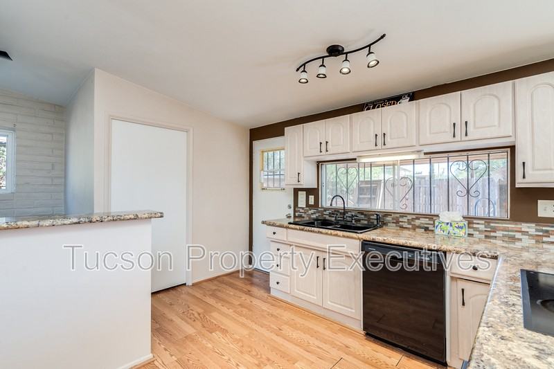 6844 E Kingston Dr - Photo 4 of 23