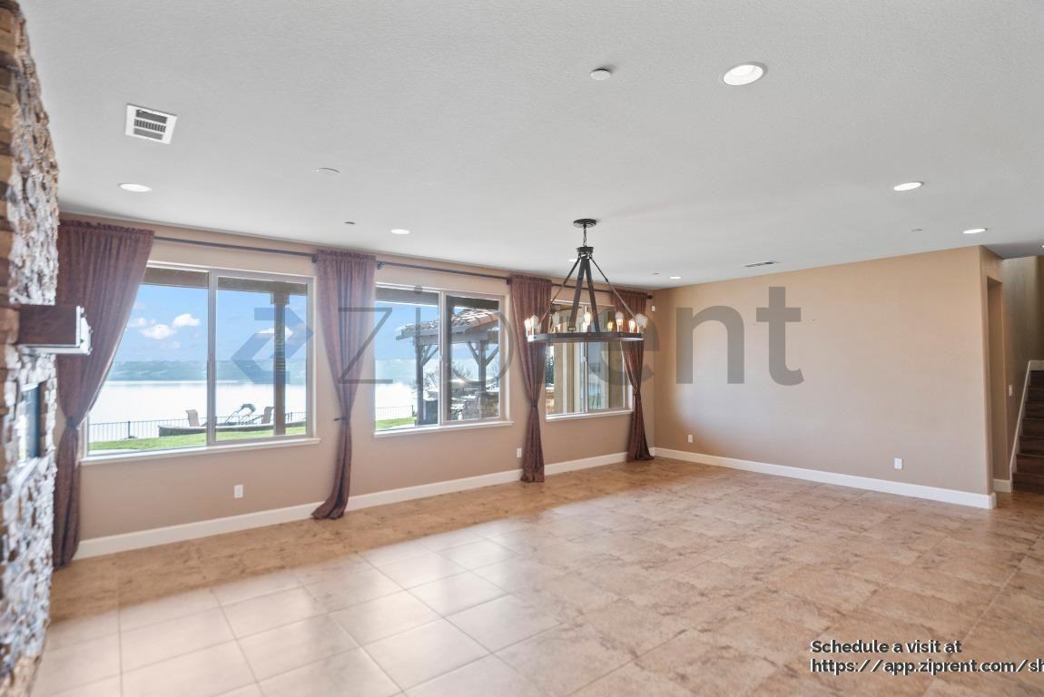 3998 Chiavari Way - Photo 7 of 50